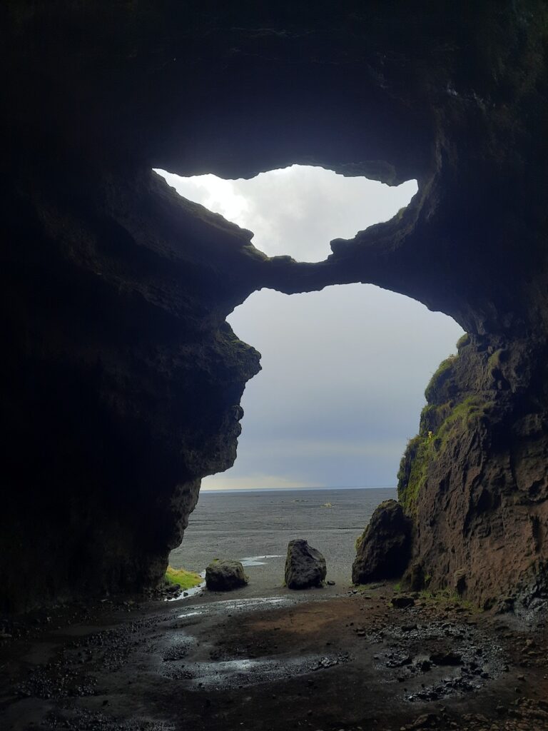 The opening of Gígjagjá. It looks like the character Yoda from the Star Wars series. The view is from inside the cave towards outside. 