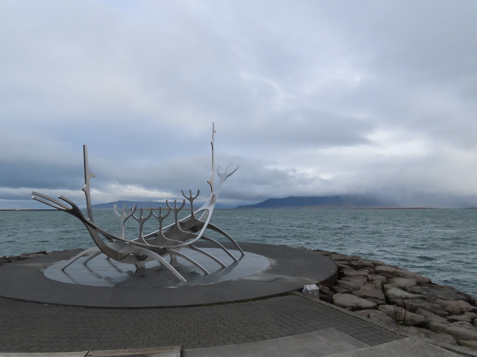 Metal structure which represents a ship looking out over the ocean