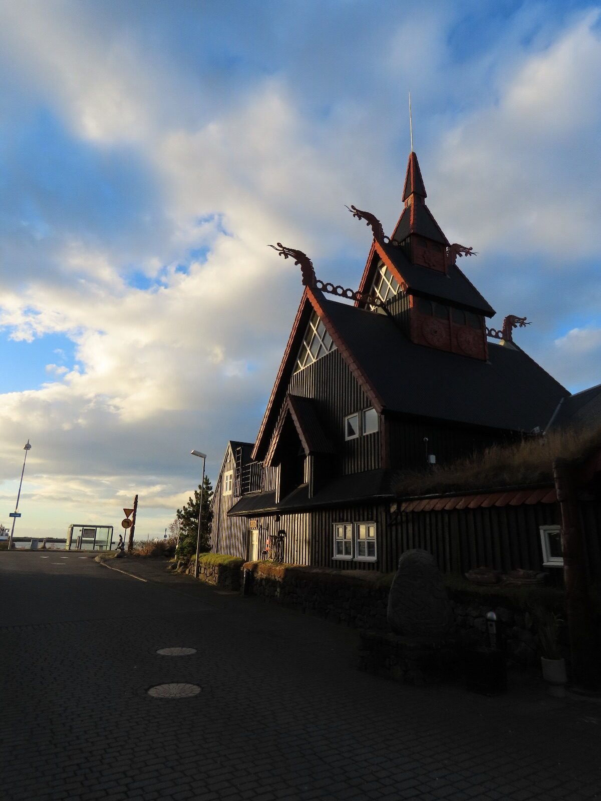 Front view of the Viking hotel